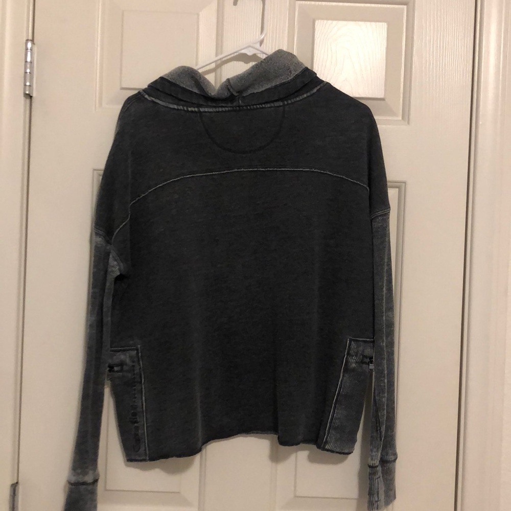 Calvin Klein sweater - Picture 3 of 3